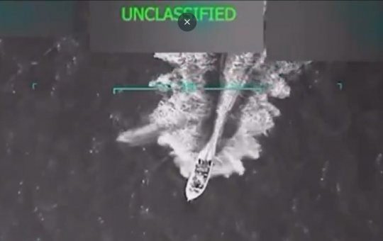 Governo Trump divulga vídeo de ataque contra embarcação venezuelana que supostamente transportava drogas 