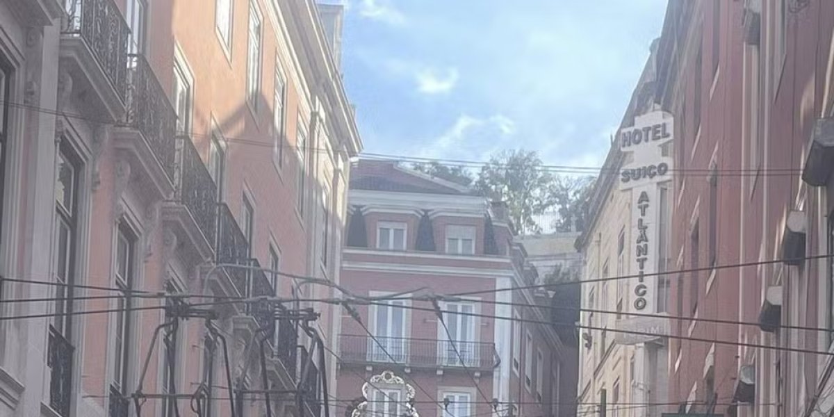 Elevador da Glória despenca em Portugal e deixa 15 mortos