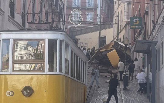 Acidente com bondinho em Lisboa sobe para 17 mortos, com um brasileiro entre os feridos