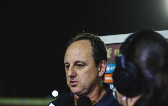 Rogério Ceni elogia base do Bahia e comemora triunfo decisivo diante do Confiança