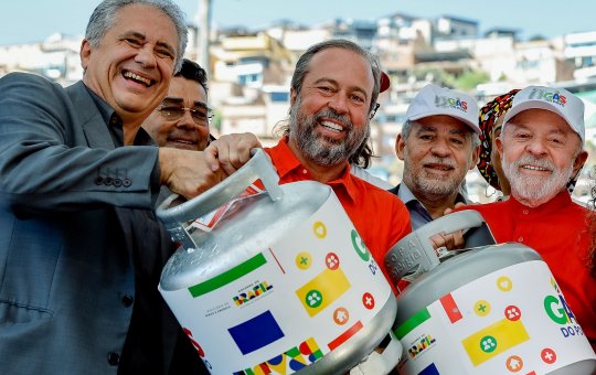 Gás de cozinha será distribuído de graça para 15 milhões de famílias; veja quem tem direito