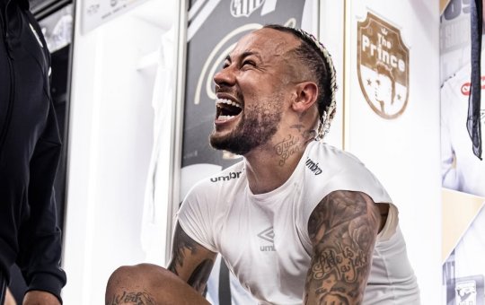 Torcedor: Neymar surge acompanhando jogo da Seleção Brasileira; veja