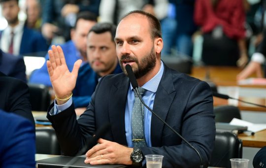 Após pedir para atuar dos EUA, Eduardo Bolsonaro se ausenta de sessões virtuais da Câmara
