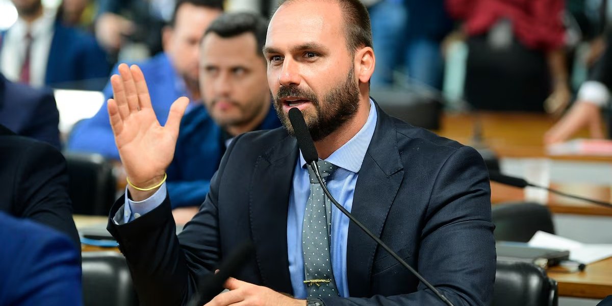 Após pedir para atuar dos EUA, Eduardo Bolsonaro se ausenta de sessões virtuais da Câmara