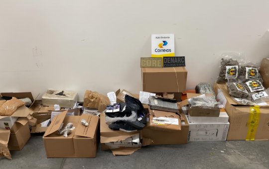 Operação conjunta apreende cigarros eletrônicos e drogas na sede dos Correios em Salvador