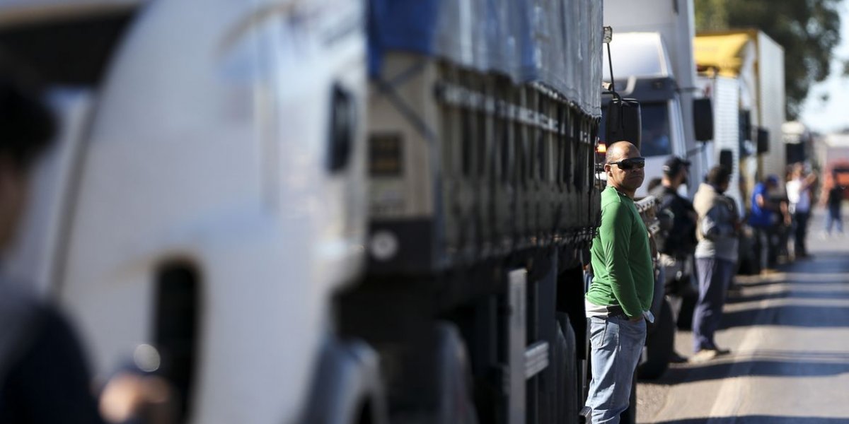 Caminhoneiros ameaçam greve a partir desta quinta