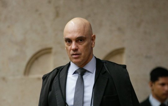 Moraes pede sessões extras a Zanin em julgamento de Jair Bolsonaro