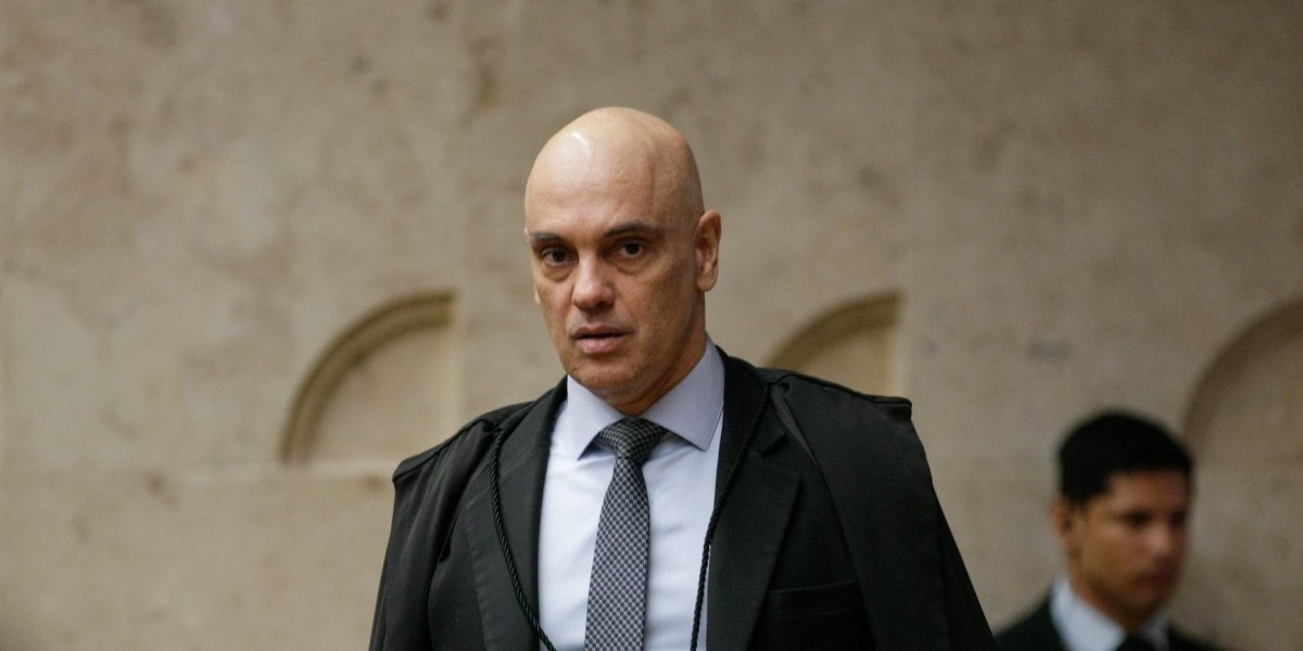 Moraes pede sessões extras a Zanin em julgamento de Jair Bolsonaro