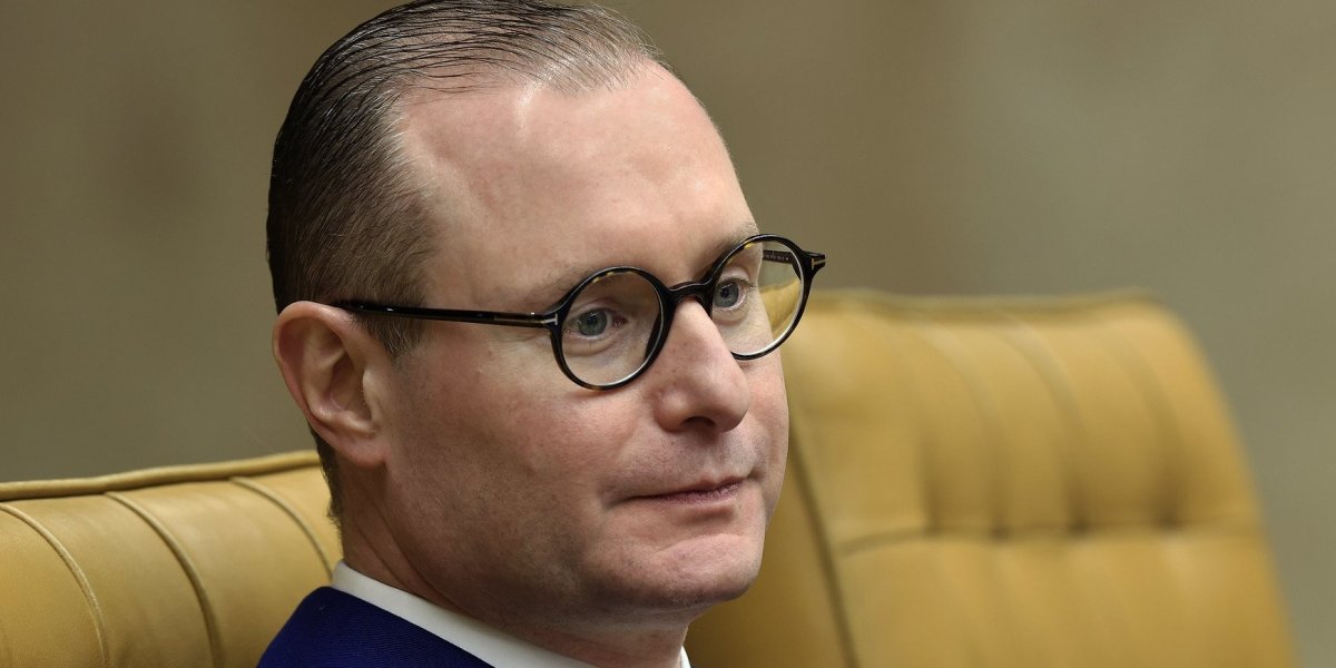 Após pedido de Moraes, Cristiano Zanin marca sessões extras de julgamento contra Bolsonaro 