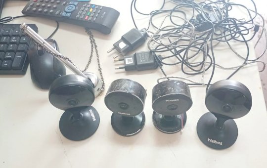 Polícia Militar apreende câmeras clandestinas no bairro Fazenda Coutos, em Salvador