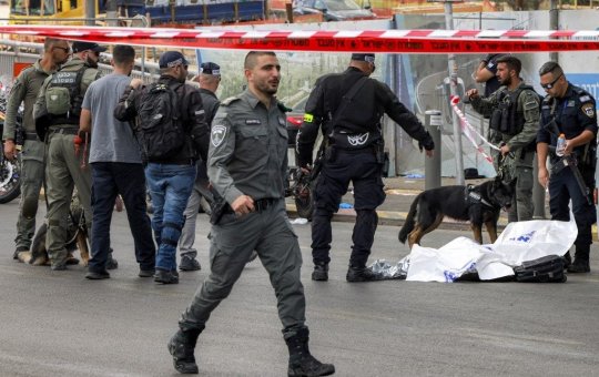 Ataque a tiros deixa seis mortos e vários feridos em Jerusalém