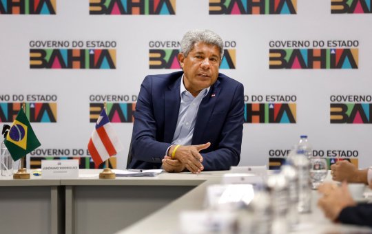 Jerônimo Rodrigues sanciona aumento salarial para servidores estaduais