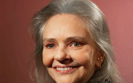 Morre, aos 75 anos, a cantora Angela Ro Ro após passar três meses internada