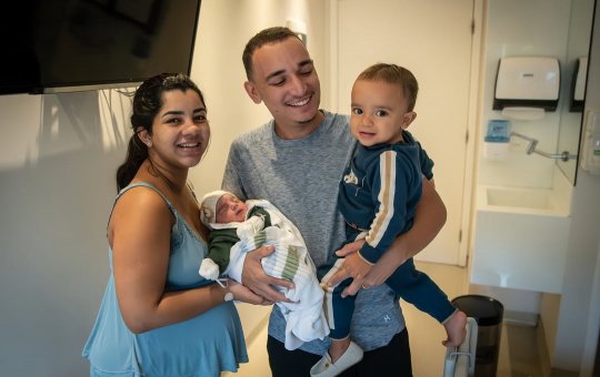 Ary Mirelle recebe alta após parto do seu segundo filho com o cantor João Gomes