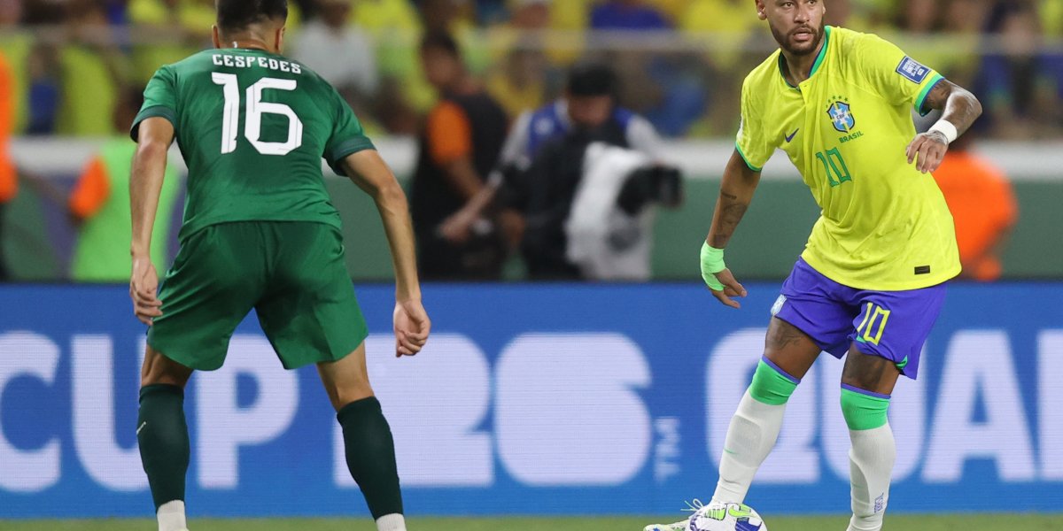 Neymar carrega a bola