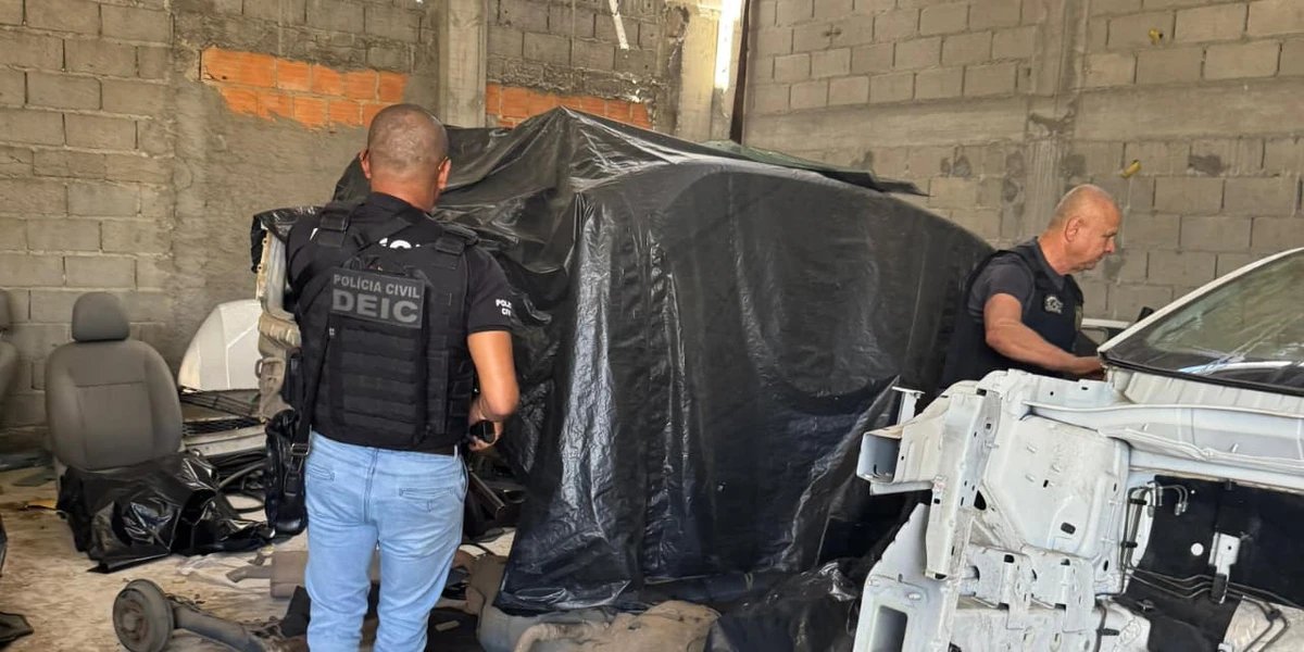 Galpão de desmanche ilegal de veículos é descoberto em Eunápolis