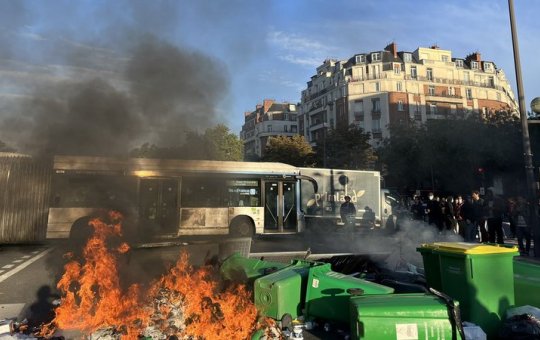‘Vamos bloquear tudo’: protestos e greves tomam a França após nomeação de novo premiê