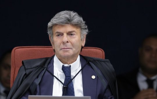 'Não compete ao Supremo juízo político', diz Fux em julgamento de Bolsonaro