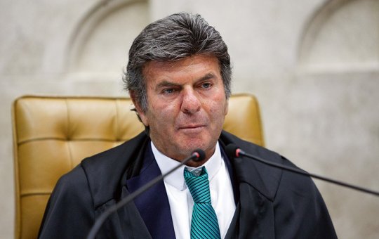 Fux vota contra condenação de Bolsonaro por suposto golpe de Estado após eleições