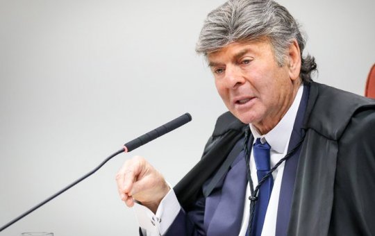 Segundo jornalista, ministros do STF estão incrédulos com voto e falas de Fux