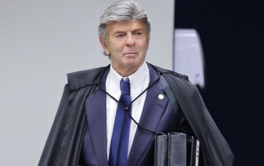 Fux vota por manter delação de Mauro Cid em julgamento que envolve Bolsonaro