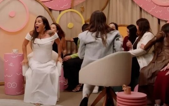 Mulher entra em trabalho de parto após participação em podcast sobre maternidade