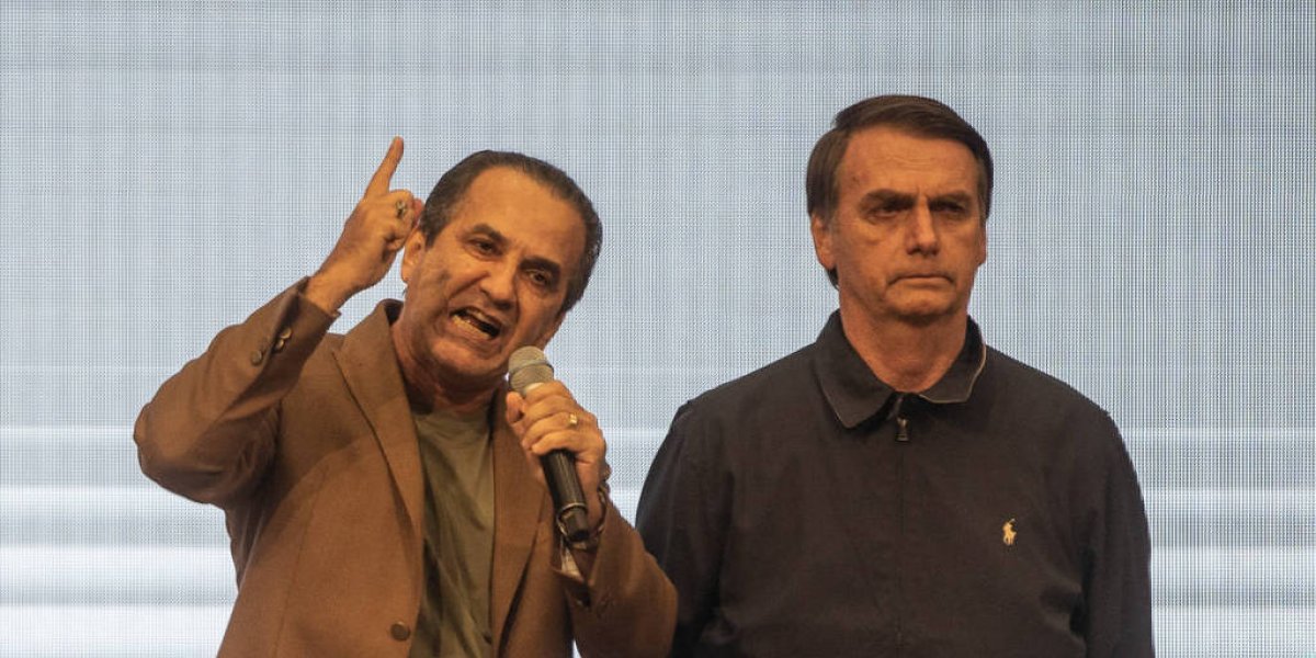 Silas Malafaia ao lado do ex-presidente Jair Bolsonaro, em 2019