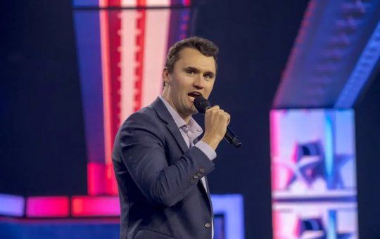 Autoridades americanas seguem em busca do assassino de ativista aliado a Trump