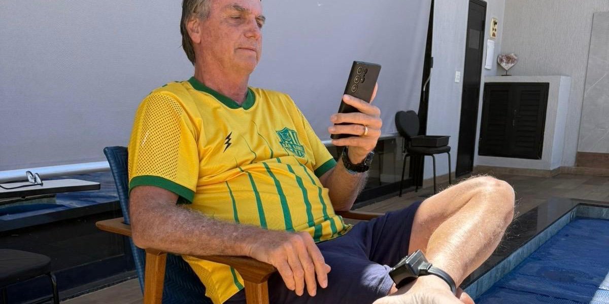 Deputados pedem que TCU apure aluguel da casa onde Bolsonaro cumpre prisão domiciliar