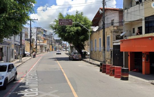 Adolescentes agridem idoso após reclamação sobre trote em campainha em Salvador