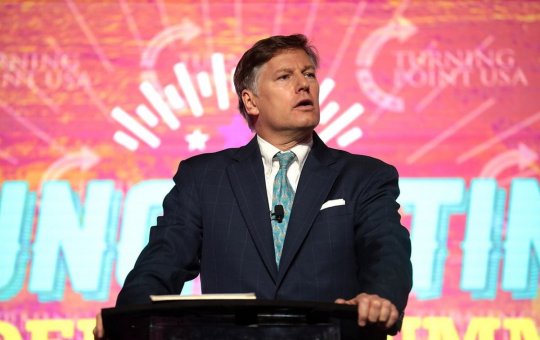 Secretário de Trump critica condenação de Bolsonaro: "Uso da lei como arma política"