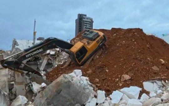 Parte de imóvel desaba durante demolição no bairro do Rio Vermelho, em Salvador