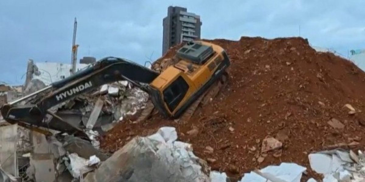 Parte de imóvel desaba durante demolição no bairro do Rio Vermelho, em Salvador