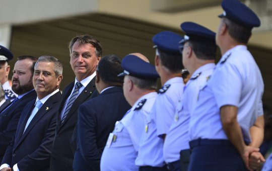 Bolsonaro e generais condenados pelo golpe podem perder patentes militares