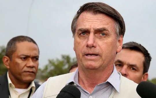 Bolsonaro cumpre primeira saída da prisão domiciliar após condenação para tratamento médico em hospital 