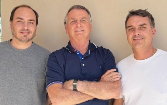 Carlos Bolsonaro critica escolta armada para o pai em hospital: “Humilhação de um homem honesto”