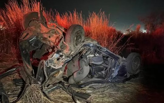 Acidente entre dois carros deixa dois mortos e seis feridos na BR-242