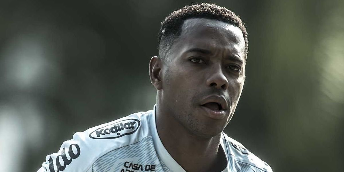 Robinho com a camisa do Santos