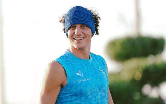 Em caso de ameaça e perseguição à ex-amante, advogados de David Luiz abandonam defesa