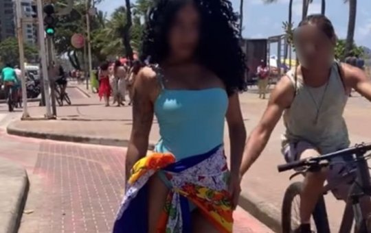 Modelo é assediada por ciclista durante sessão de fotos na praia: "Estou me sentindo suja"