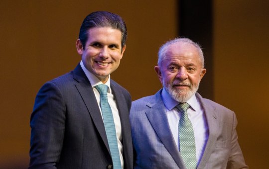 Lula e Hugo Motta fazem almoço para discutir pautas do governo; veja quais