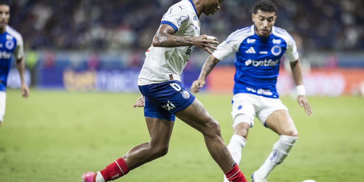 Jean Lucas e William, lateral do Cruzeiro, no último confronto entre as duas equipes