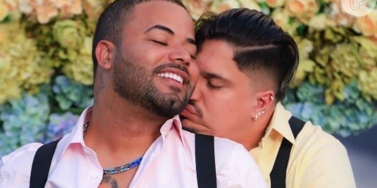 Hytalo Santos abraçado com o marido Israel Vicente, conhecido como Euro