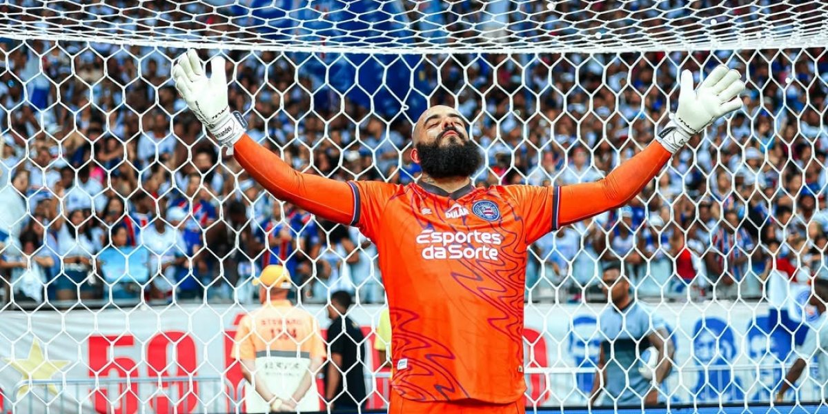 Danilo Fernandes orando pós jogo