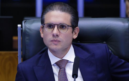 Hugo Motta escolhe deputado baiano para relatoria da PEC da Blindagem