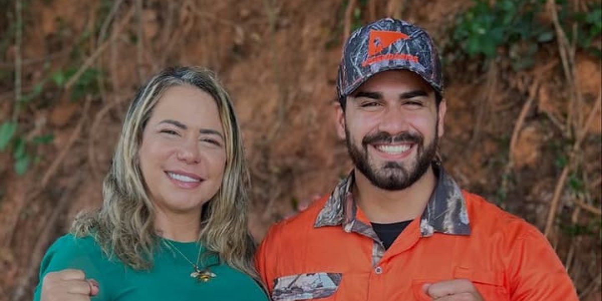 Vereadora Débora Santana ao lado do seu filho Cleydson Cardoso Costa Filho