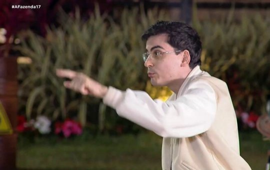 A Fazenda 17: Dudu Camargo briga com ex-BBB e dispara: 'Se você fosse querido, ganhava o outro'
