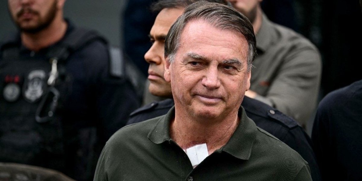 Bolsonaro em saída do Hospital DF Star