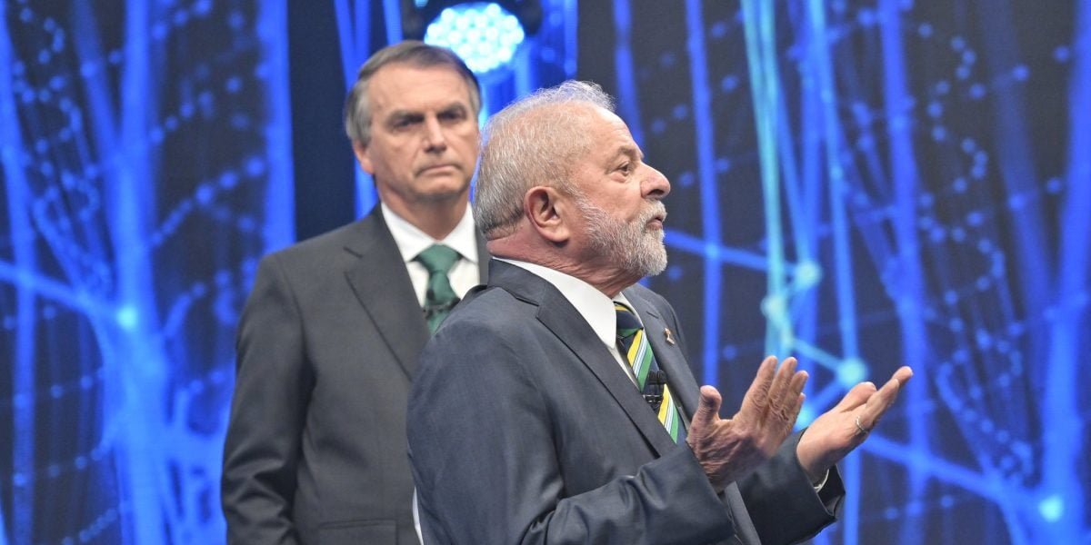 Lula e Jair Bolsonaro em um dos debates presidenciais em 2022