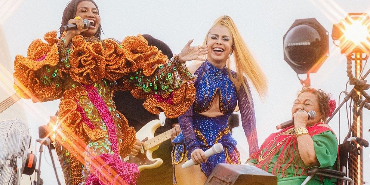 Joelma, no centro da foto, ao lado de Gaby Amarantos e Dona Onete